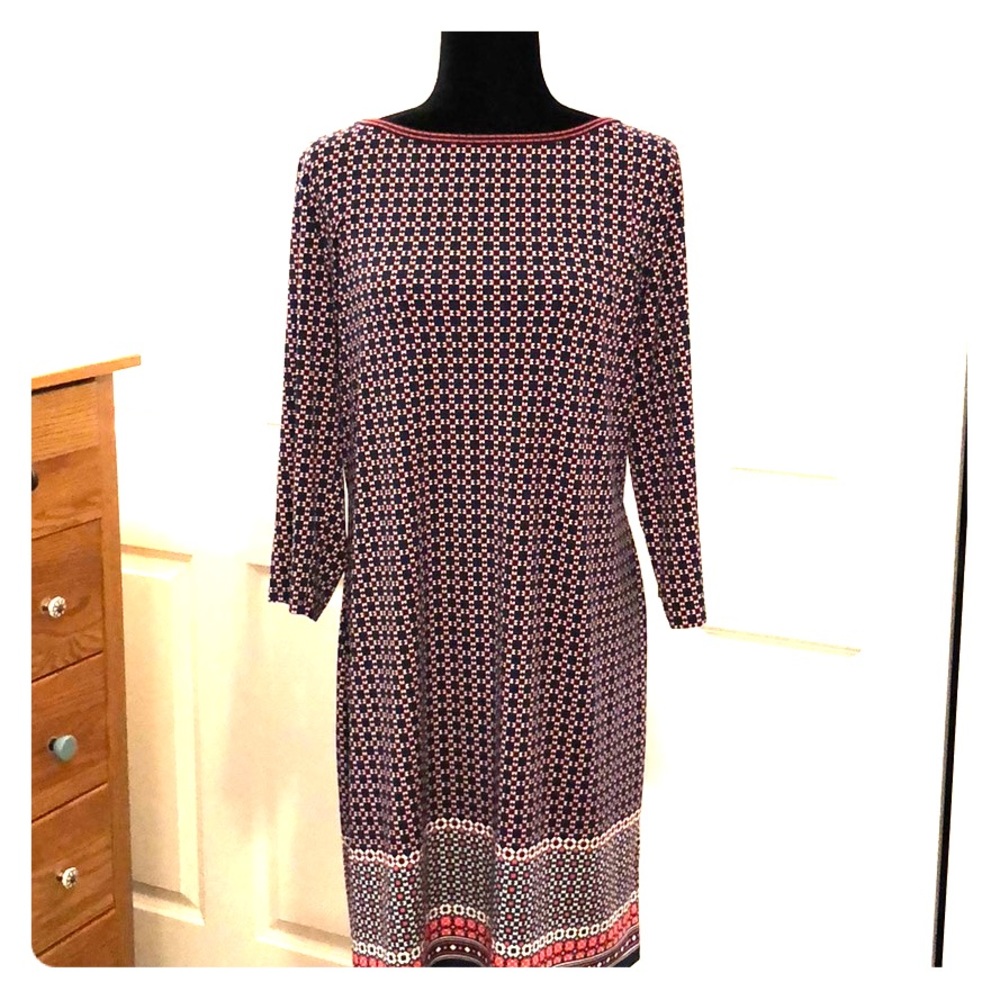 Stretchy 3/4 sleeves. Length is just below knee